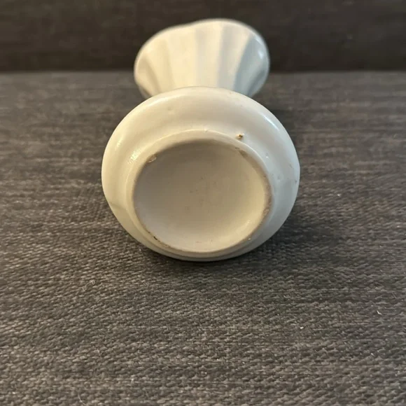 Lot of two miniature vintage vases. One marked Restoration Hardware - Haggar - Picture 4 of 7